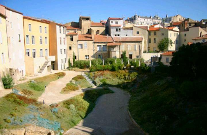 Le Petit Nid Des Arenes Διαμέρισμα Μπεζιέ Εξωτερικό φωτογραφία